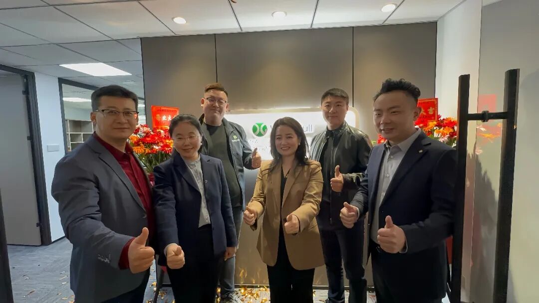 立足青岛，链接全球丨新港集团国际事业部青岛分公司隆重揭牌！